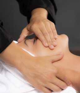 Organic Touch behandeling holistische gezichsmassage
